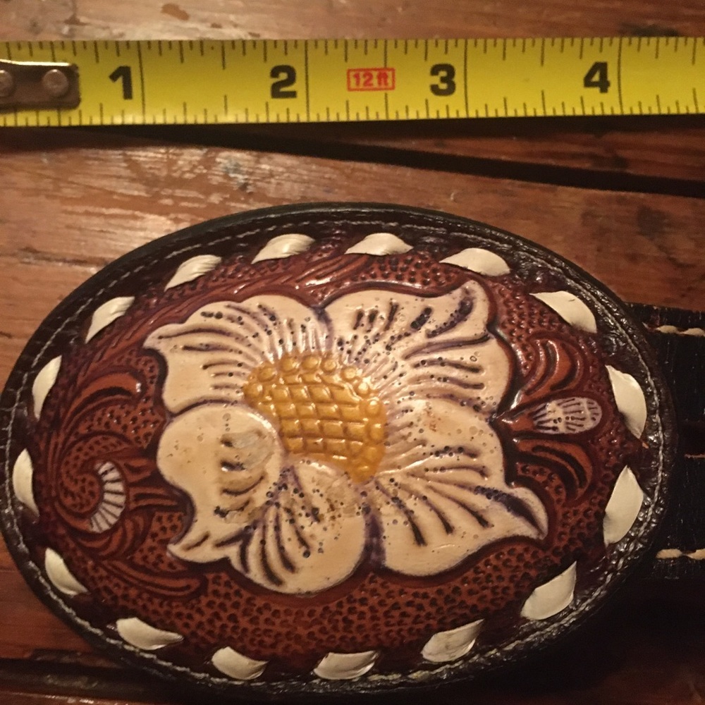 Tony Lama Tooled Western Daisy Belt size 28